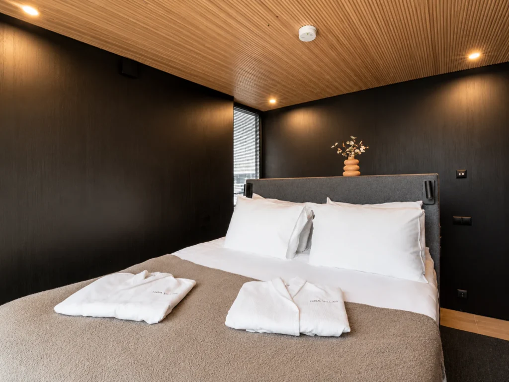 Deluxe Villa bedroom