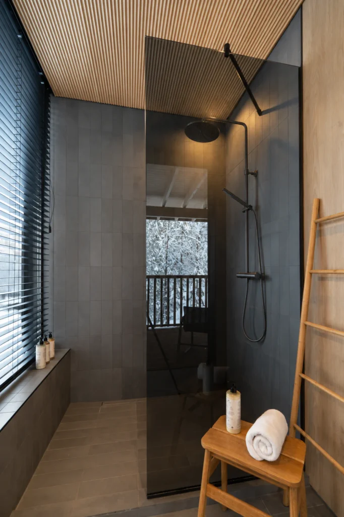Superior Villa bathroom